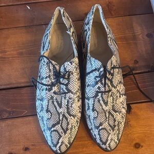 woMen's 7.5 Snakeskin Pattern Lace-Up Shoes cole haan